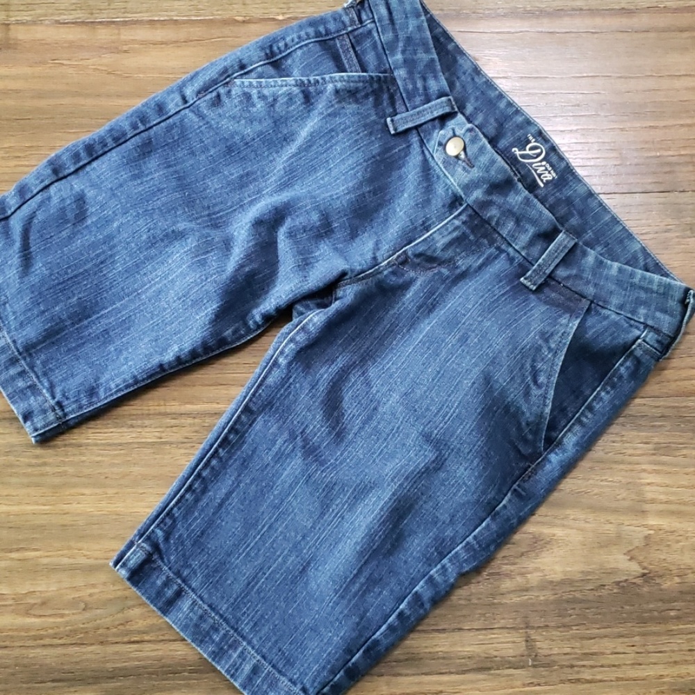 Old navy Diva Bermuda shorts size 6